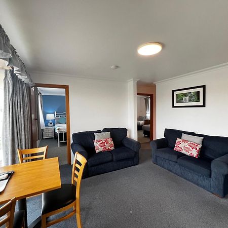 Regatta Point Tavern & Holiday Villas Strahan Eksteriør bilde