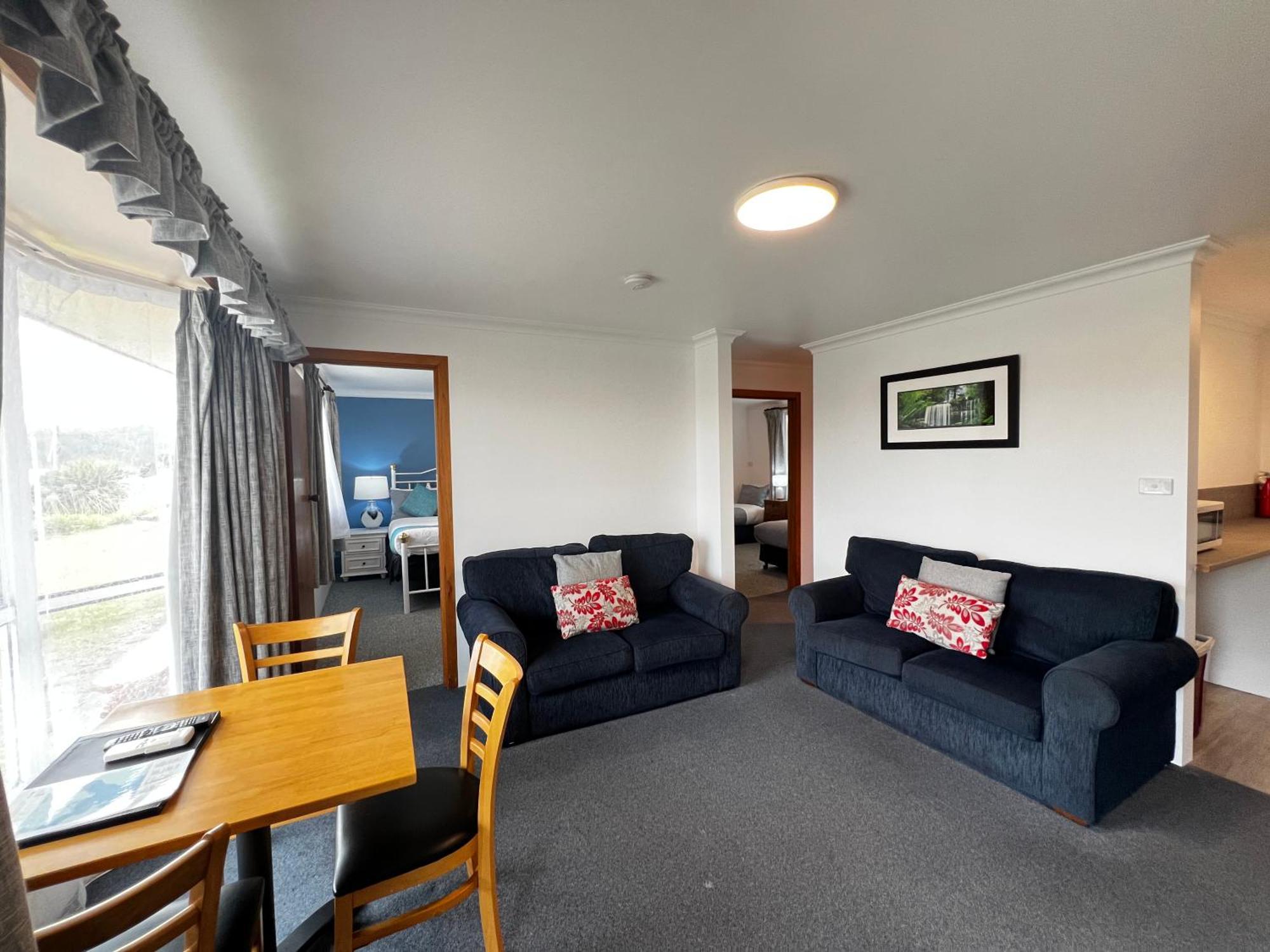 Regatta Point Tavern & Holiday Villas Strahan Eksteriør bilde