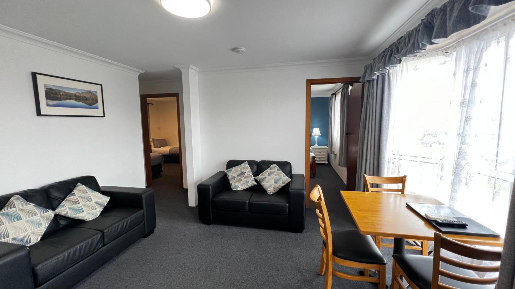 Regatta Point Tavern & Holiday Villas Strahan Eksteriør bilde