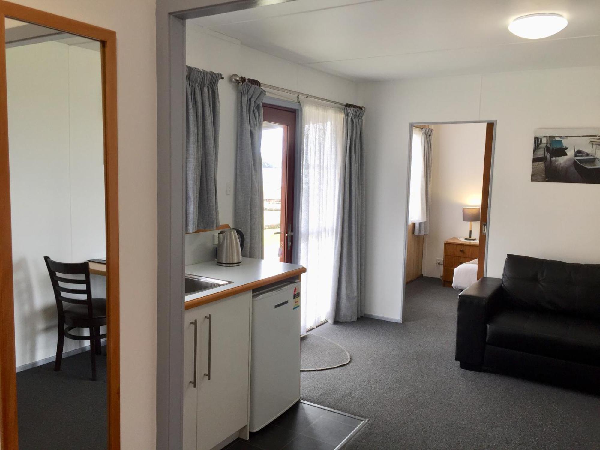Regatta Point Tavern & Holiday Villas Strahan Eksteriør bilde