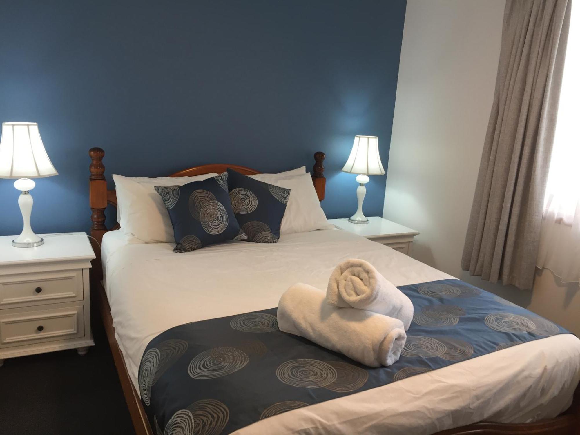 Regatta Point Tavern & Holiday Villas Strahan Eksteriør bilde