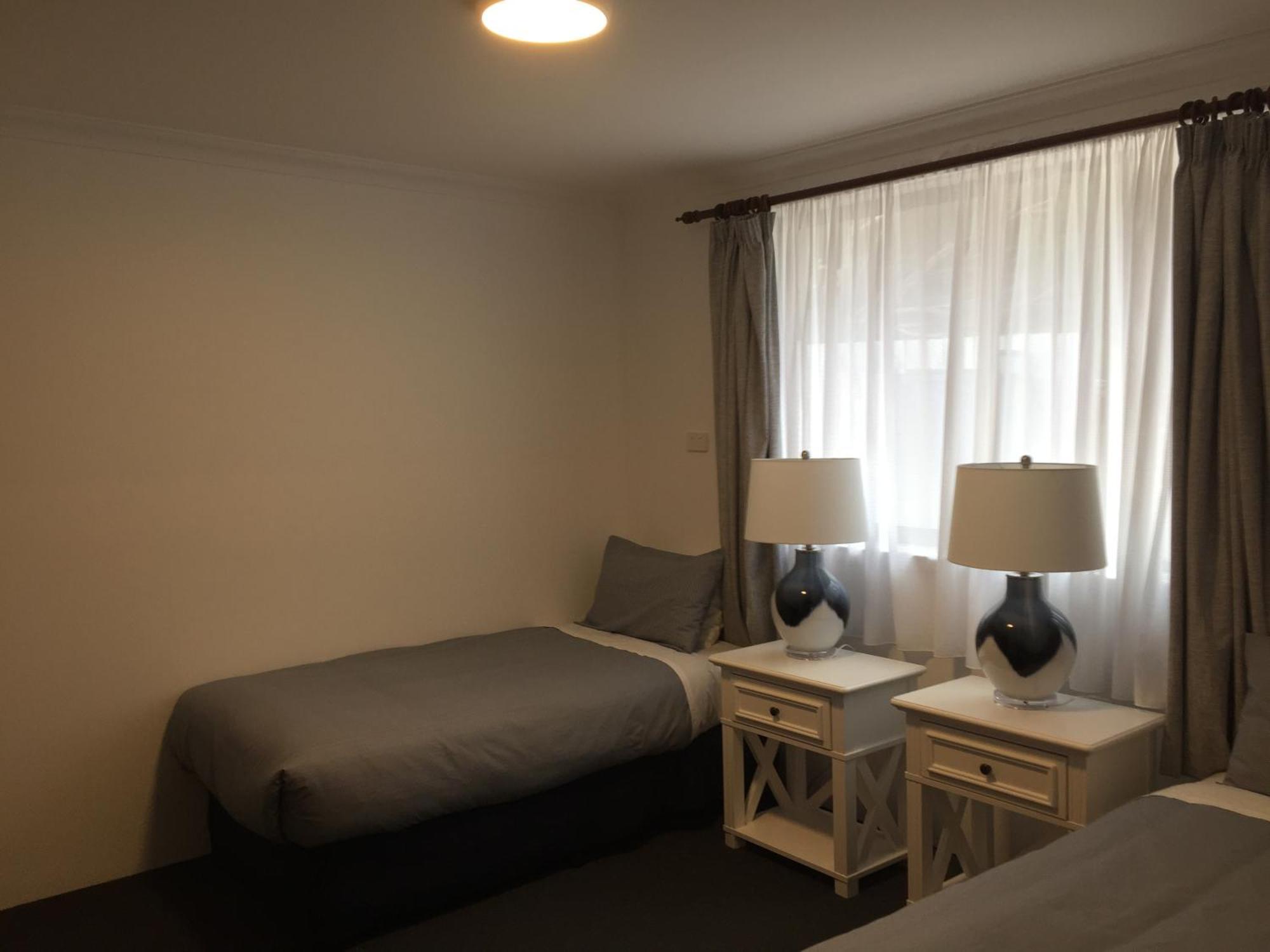 Regatta Point Tavern & Holiday Villas Strahan Eksteriør bilde