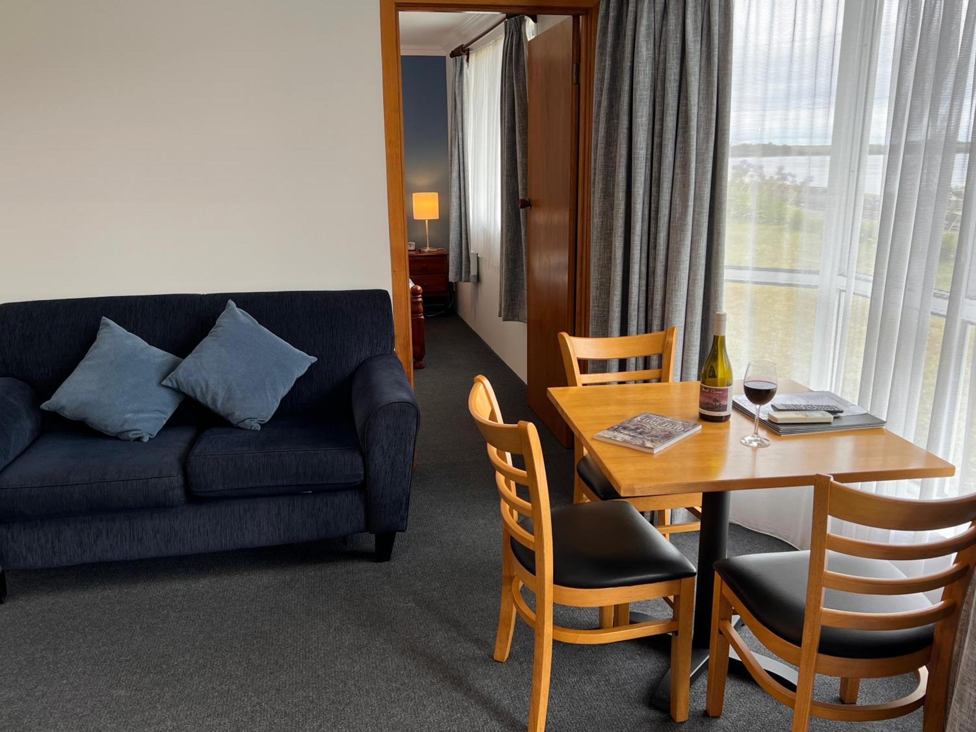 Regatta Point Tavern & Holiday Villas Strahan Eksteriør bilde