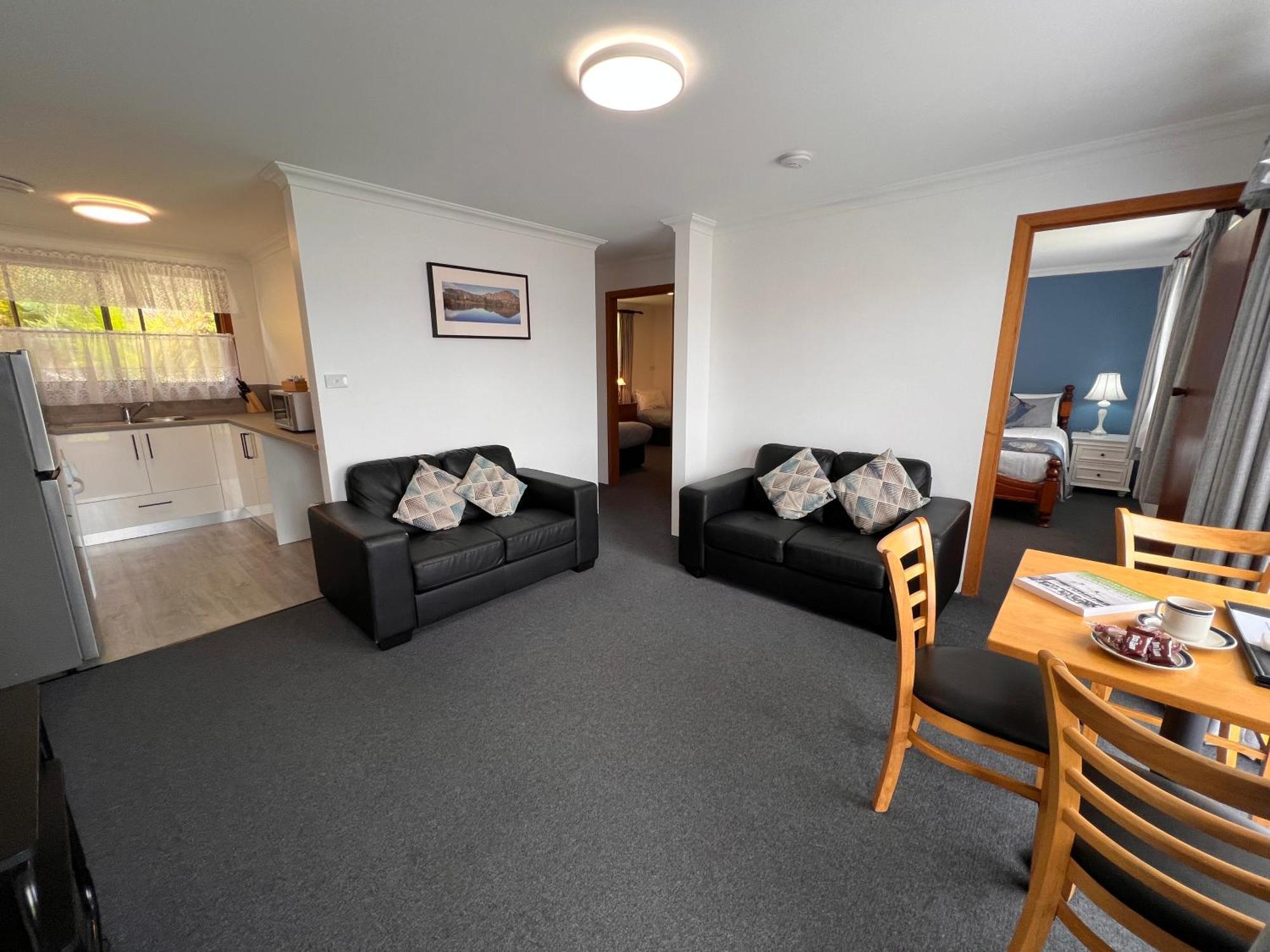 Regatta Point Tavern & Holiday Villas Strahan Eksteriør bilde
