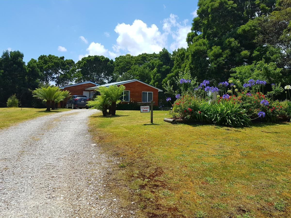 Regatta Point Tavern & Holiday Villas Strahan Eksteriør bilde