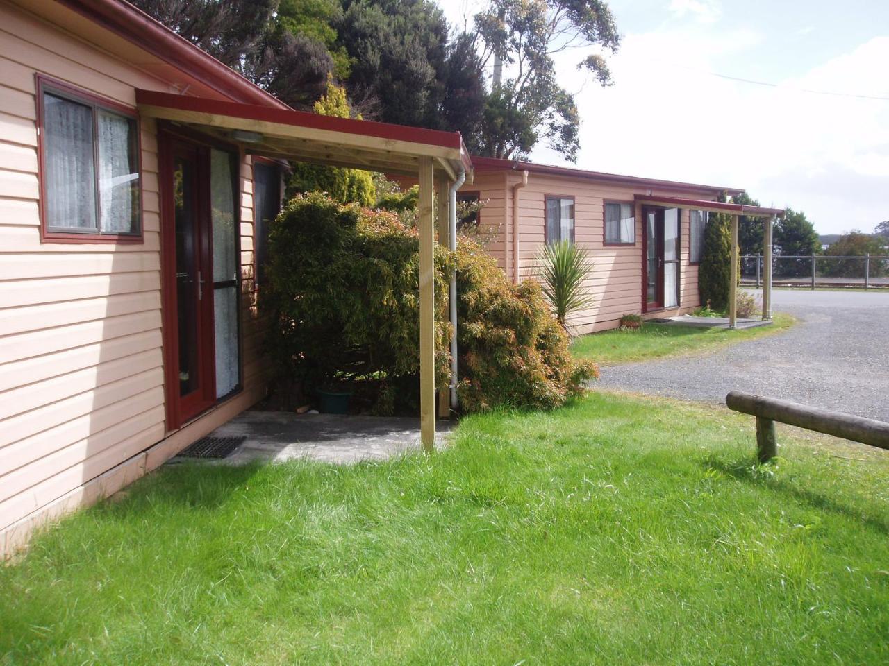 Regatta Point Tavern & Holiday Villas Strahan Eksteriør bilde