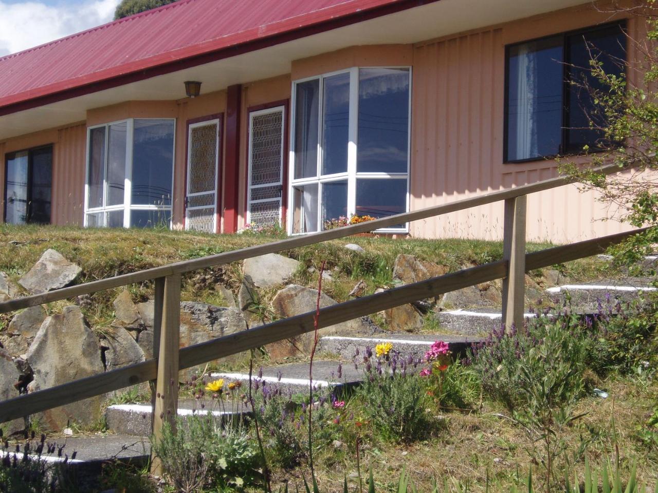 Regatta Point Tavern & Holiday Villas Strahan Eksteriør bilde